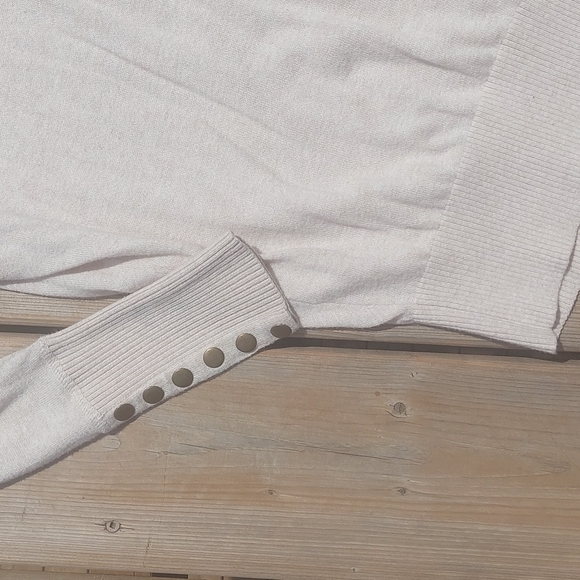 Buttoned top - Picture 2 of 6